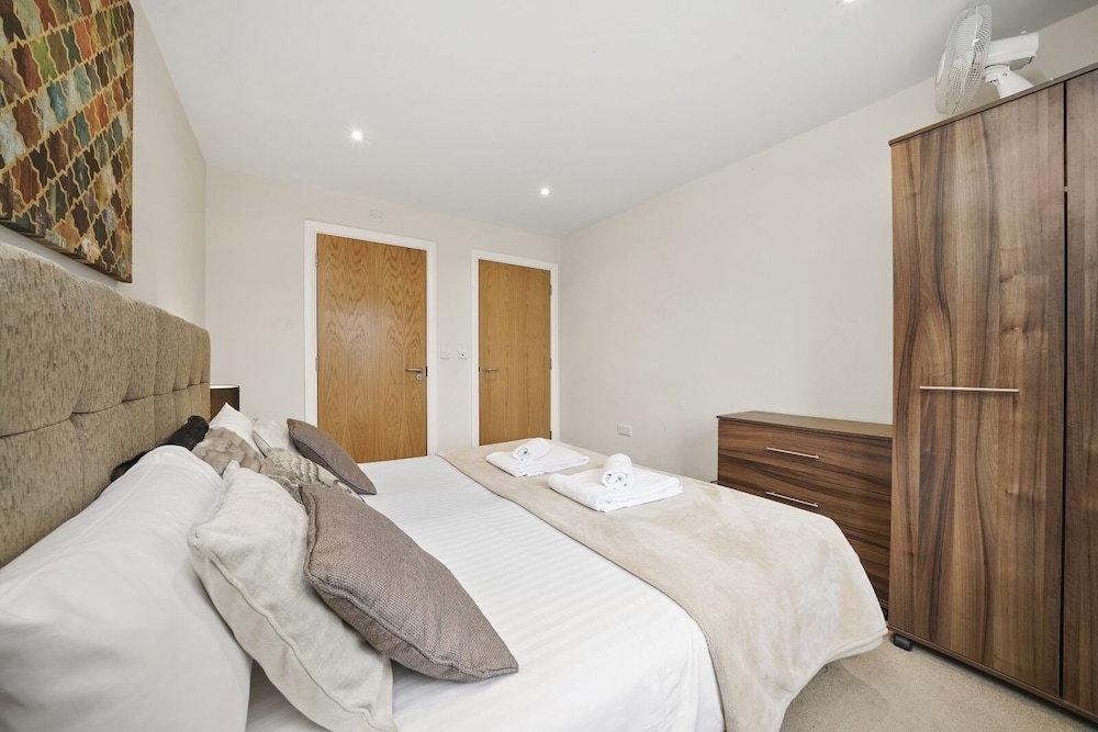 Heathrow Living Serviced Apartments by Ferndale