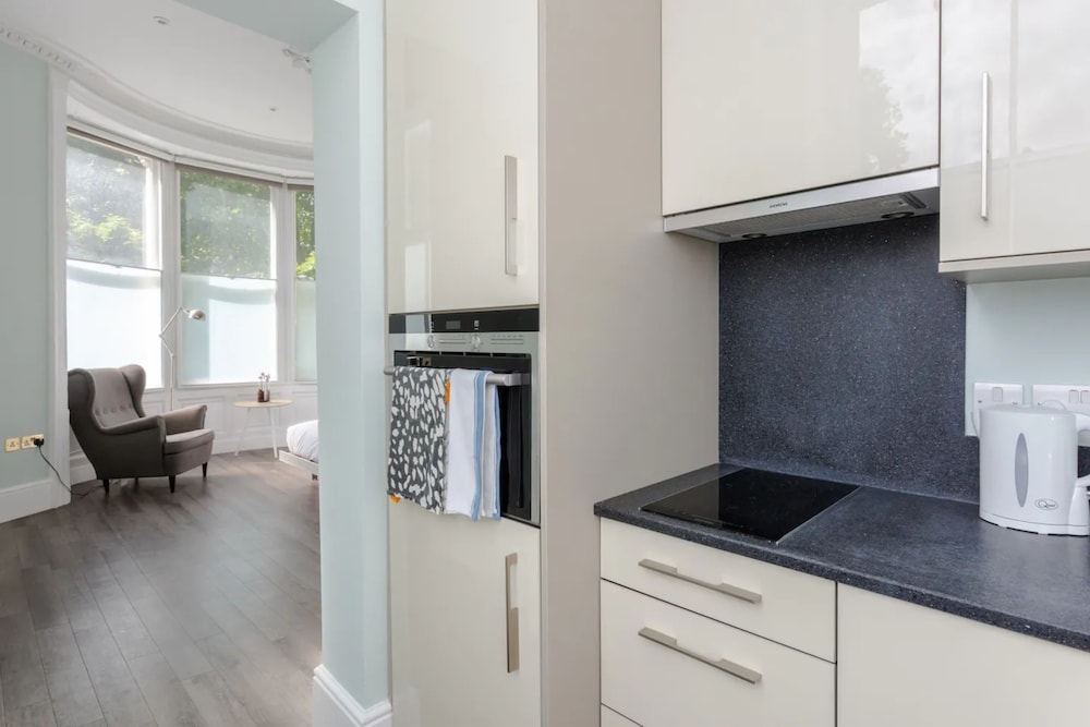 Chic, Newly Renovated Studio Apartment in Angel