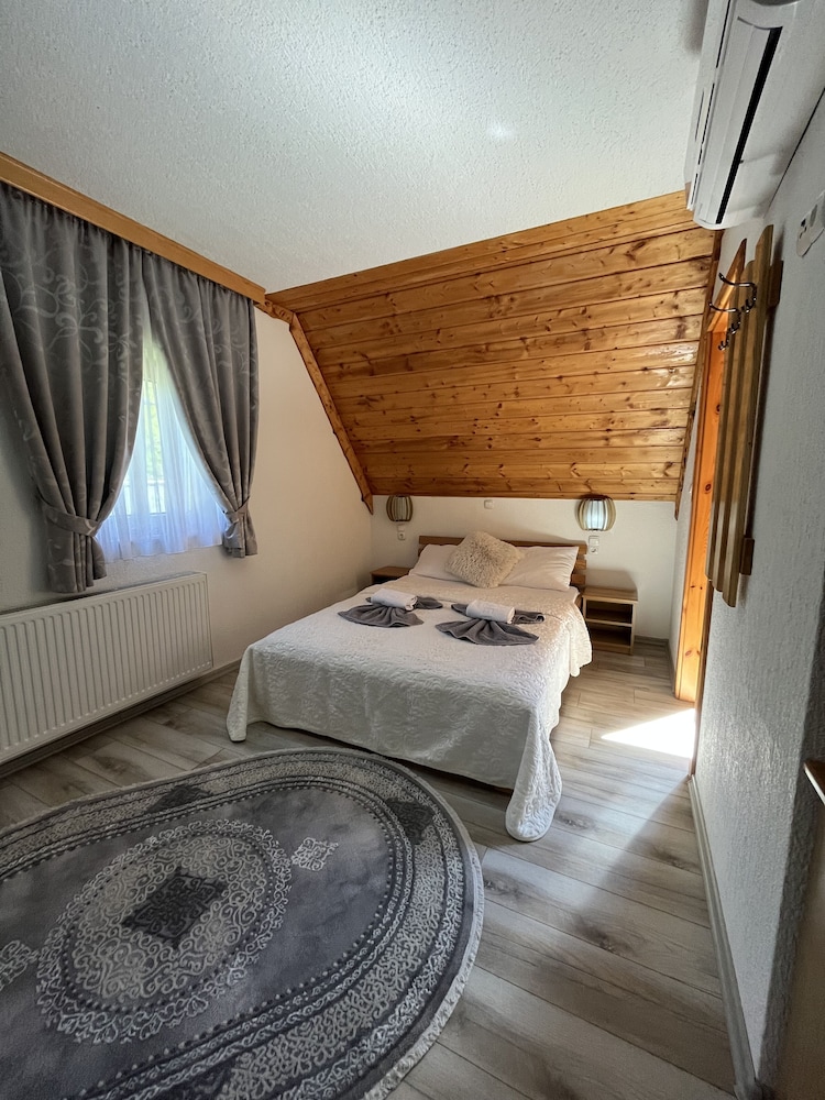 Rustic Inn River 2