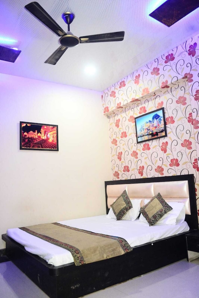 H R Paying Guest House