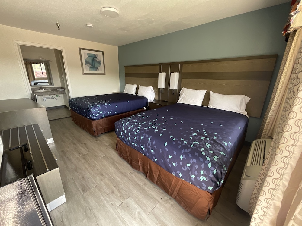 Beaumont Vacations - Executive Inn  Suites - Property Image 1