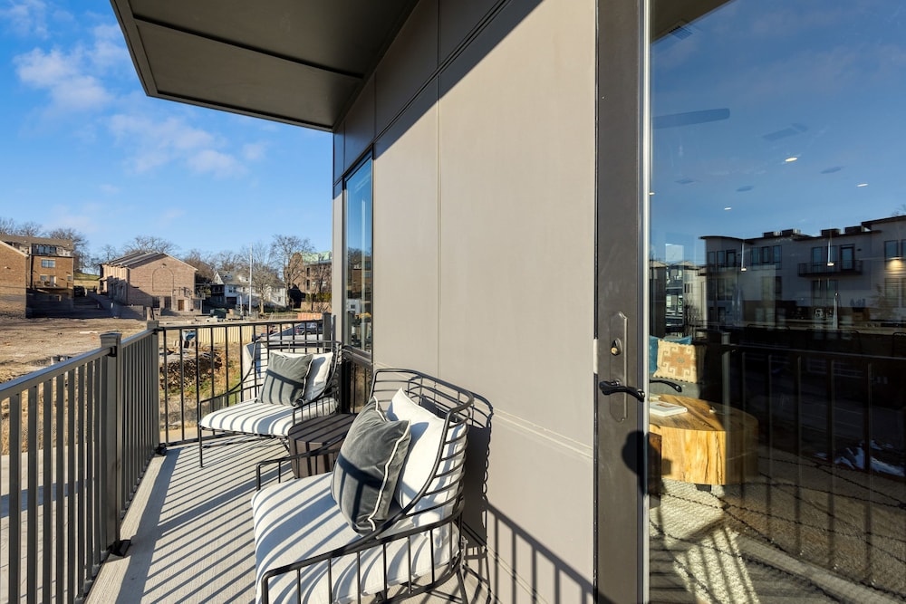 Honkey-tonk by Avantstay New Modern 2bdr in Walkable Midtown w Gym Pool