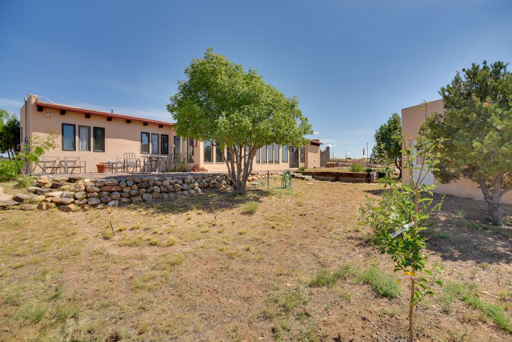 Santa Fe Adobe Vacation Rental w/ Mountain Views! view 5