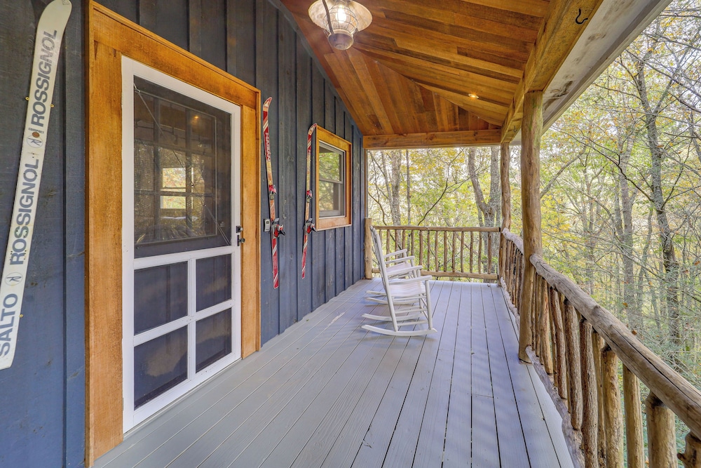 10 Mi to Sugar Mtn: Blue Ridge Family Cabin