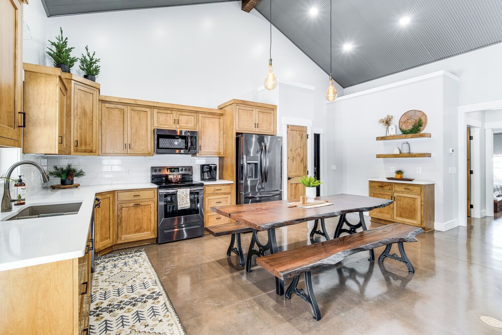 Family Retreat w/ Fire Pit & Yard in Mineral City