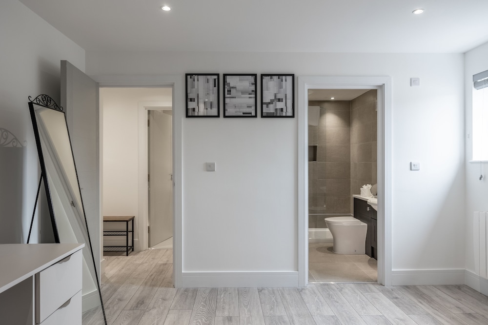 Remarkable 2-bed Apartment in Camberley view 2