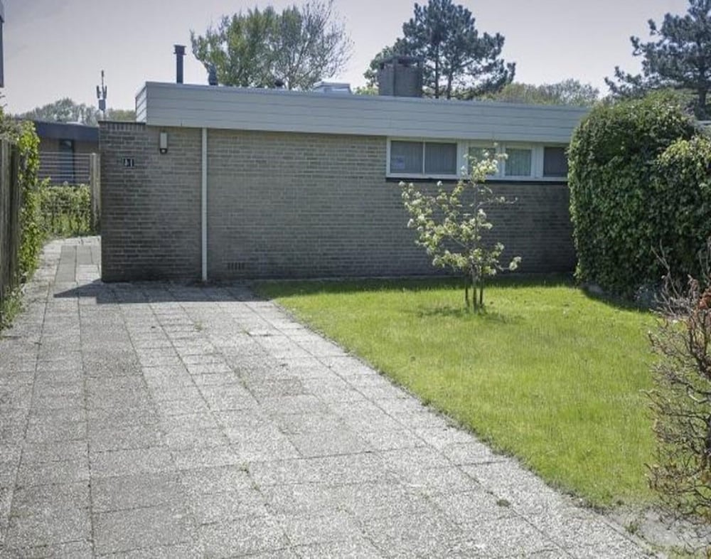 Bungalow With South-facing Garden