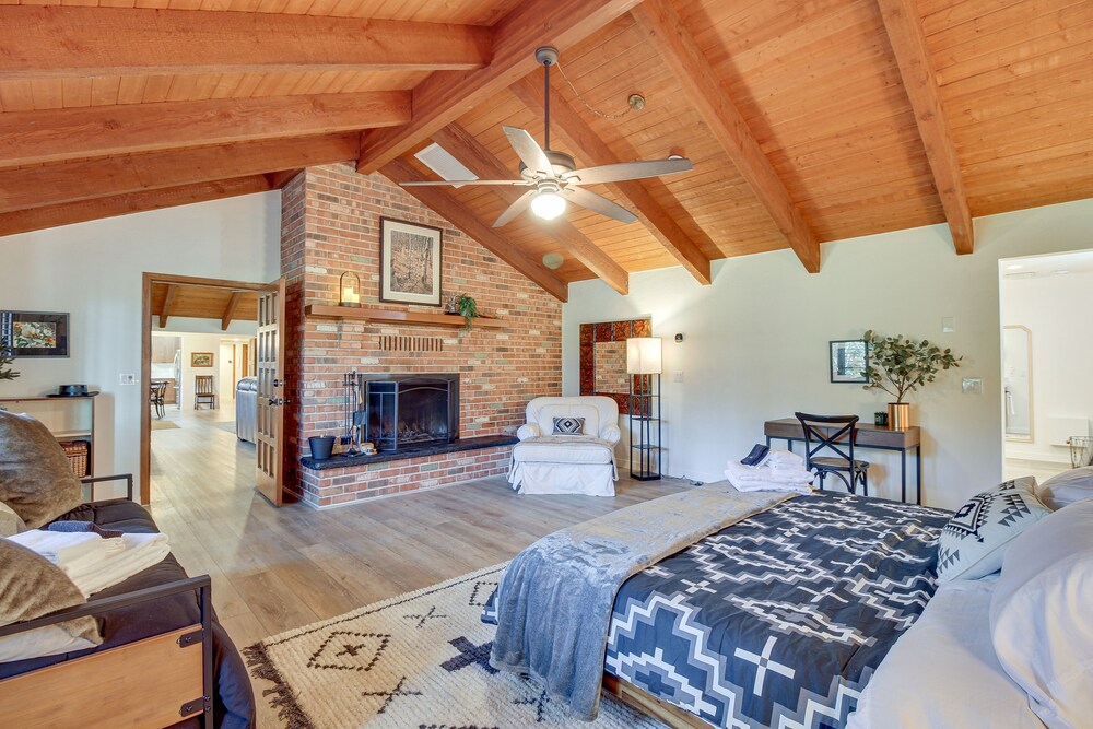 Pinetop Cabin w/ 2 Fireplaces & Hot Tub! view 5