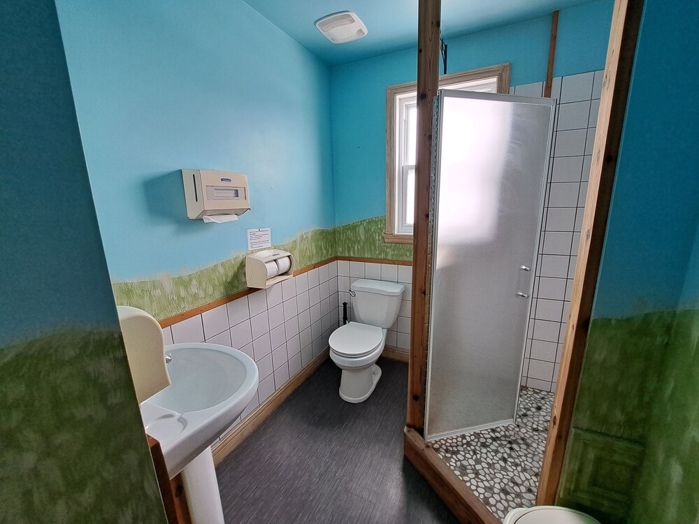 Levis Vacations - Auberge Jeunesse LouLou's Backpacker Hostel - Property Image 51