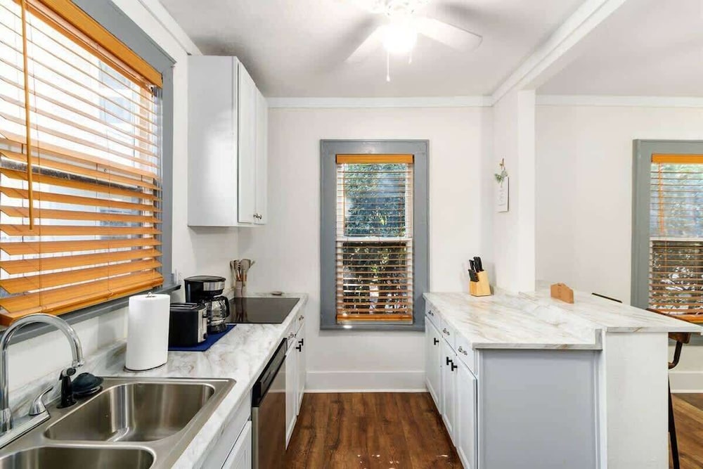 Charming 1-bedroom Home in Lakeland!