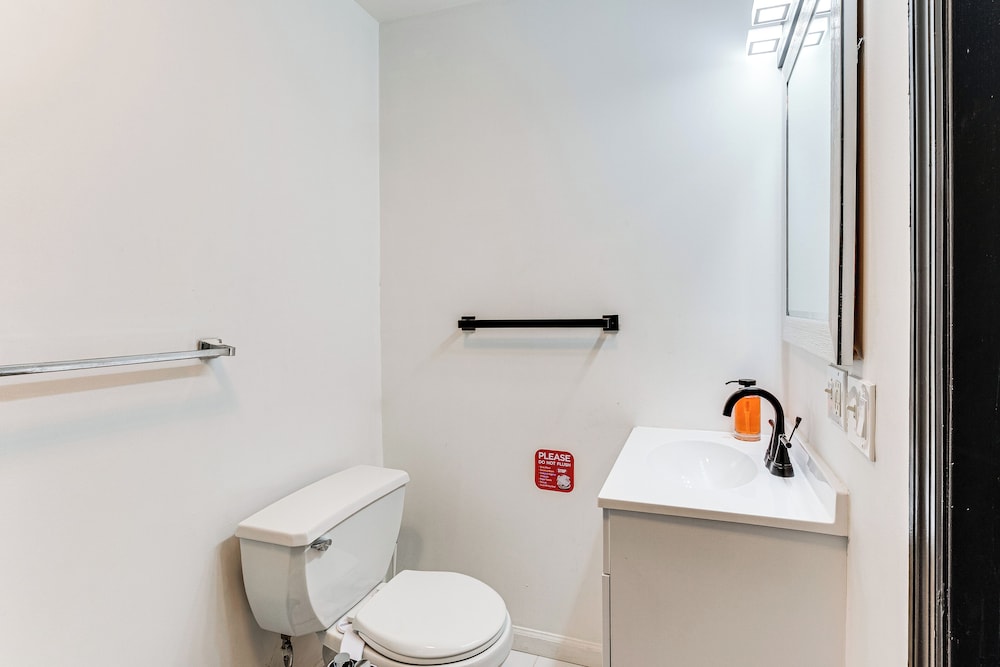 8 Mi to Nyc: Centrally Located Jersey City Apt!