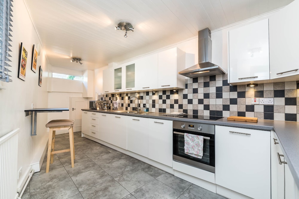 Kensington Private House- Walk to stores and tube-PRIVATE entrance- In Central London