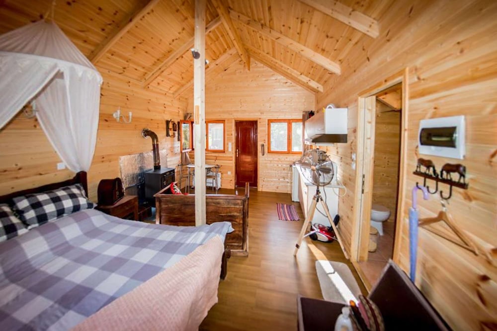 Kedra Village Chalet - Cozy Mountain Retreat