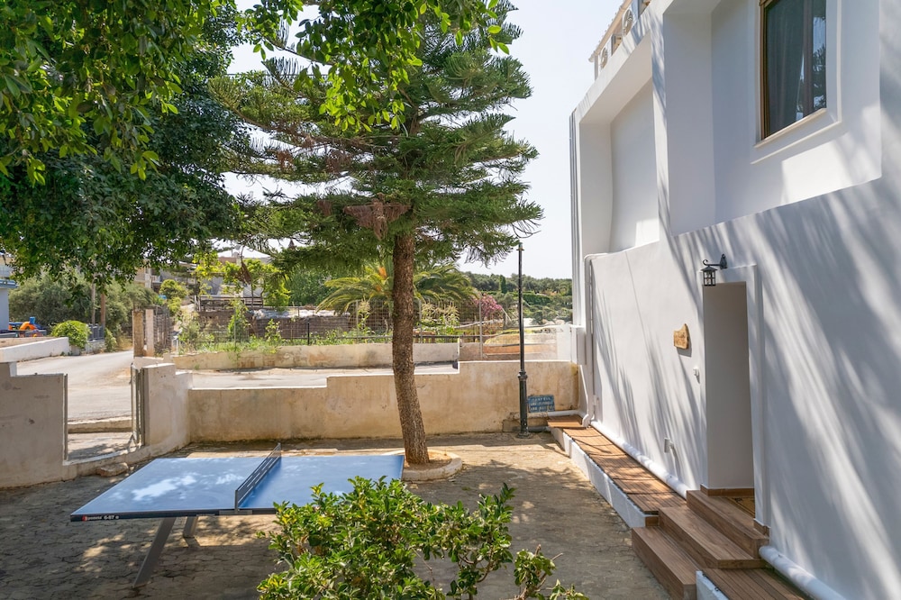Stella s Traditional House Near the City