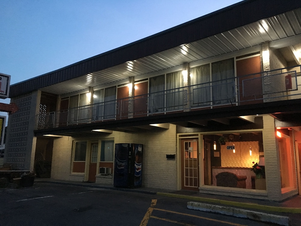 Breezwood Motel - Property Image 5