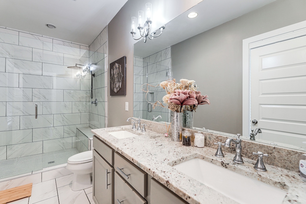 Pet-friendly Abode w/ Balcony in East Nashville!