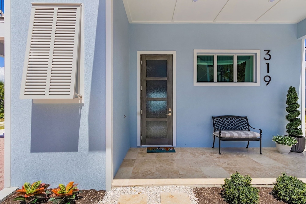 319 Bay & Beach Blessings: Pool Home W/ Water Views! 4 Bedroom Home