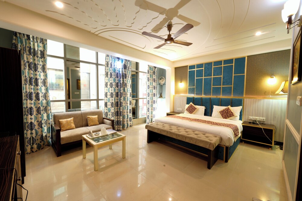 Hotel Opera Delhi Airport
