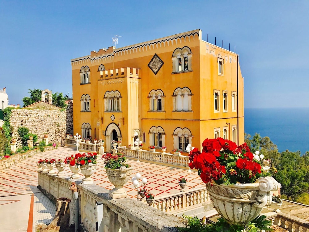 Hotel Villa Riis - Image 1