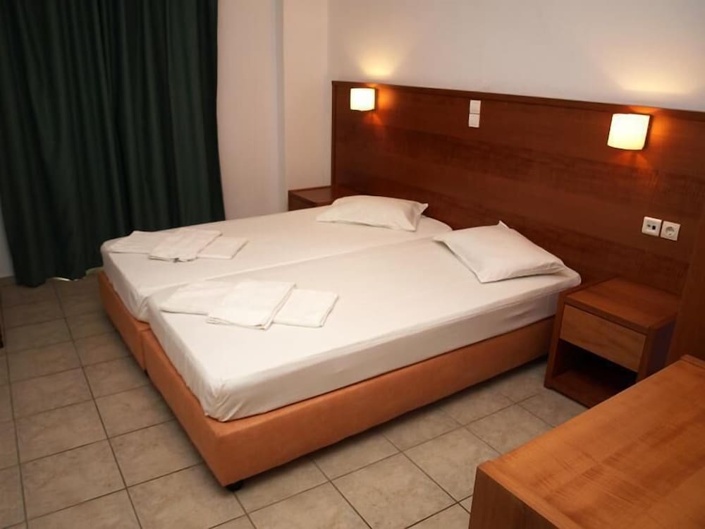 Haris Apartments