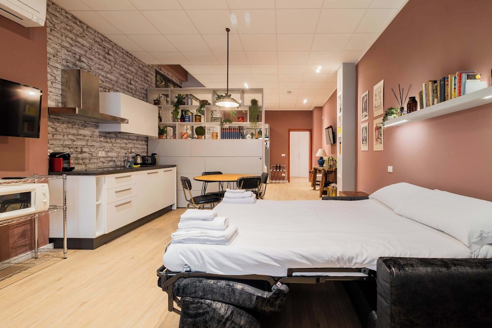 Loft Enrico Modern City pad in Historic Bologna