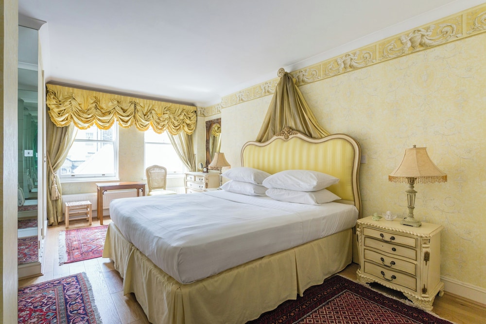 Hyde Park Gate II by Onefinestay