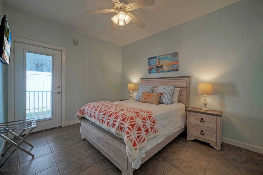 Sleeps 24 4 Costa Bahia Units w/ Pool & Beach Access