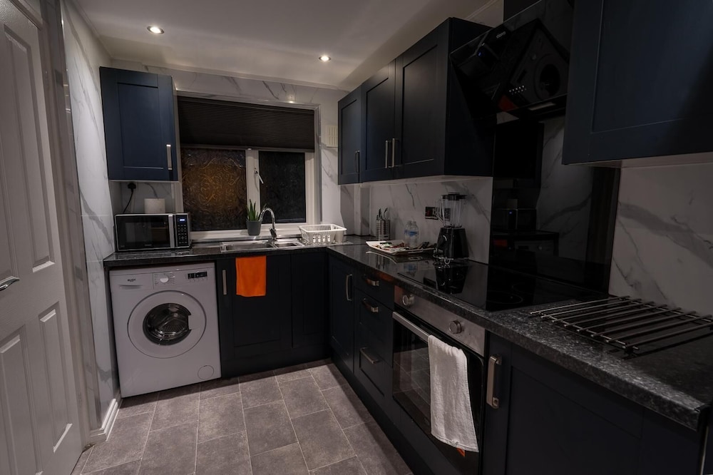 Charming 2 Bedroom Luxurious Home in Thamesmead South East London