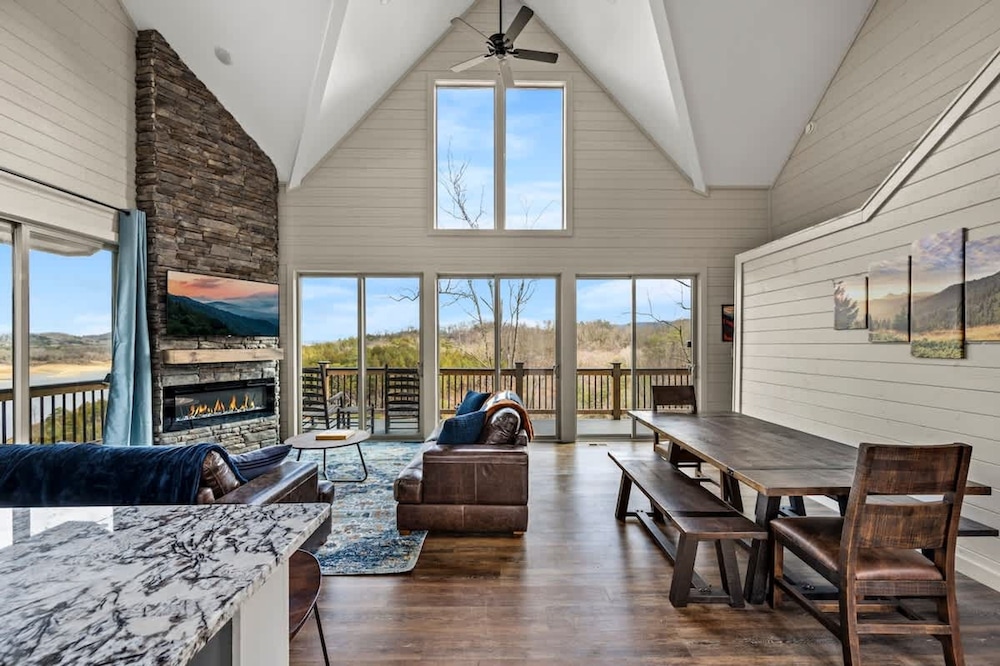 NEW Lake View Indoor Pool Sleeps 14 Hot Tub