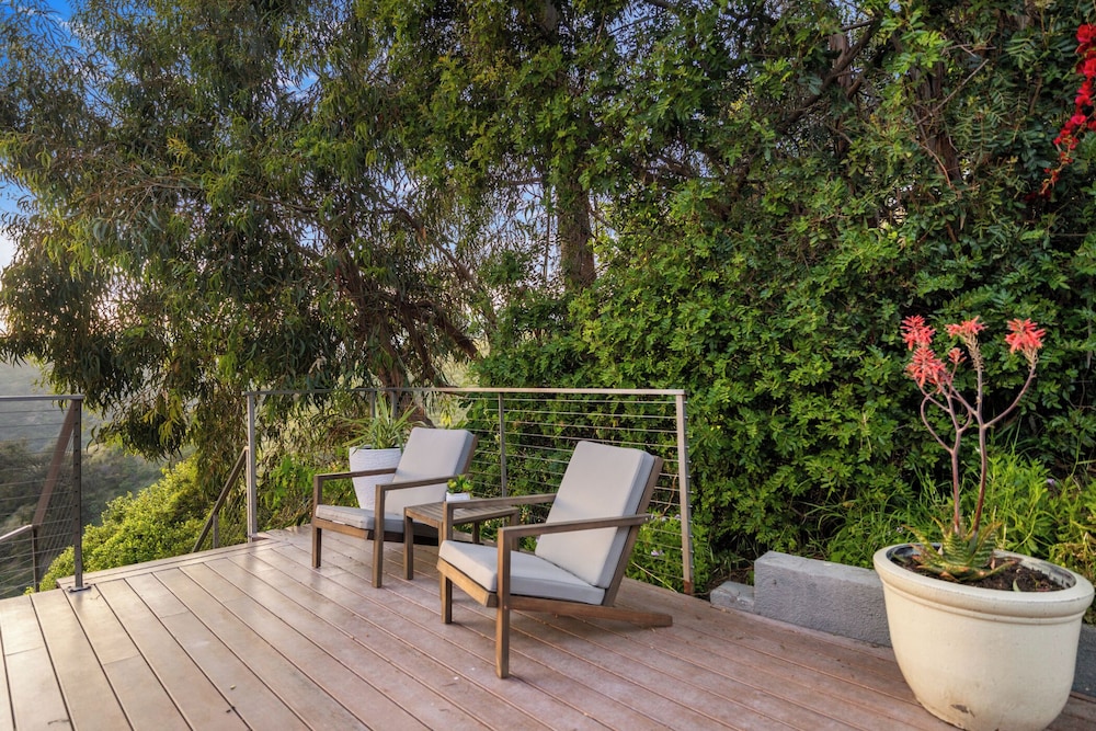 Summitridge - An Elegant Estate With Unobstructed City and Ocean Views - Image 4