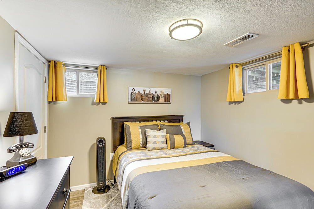 Truman Lake Retreat: Large Deck & On-site Fishing!