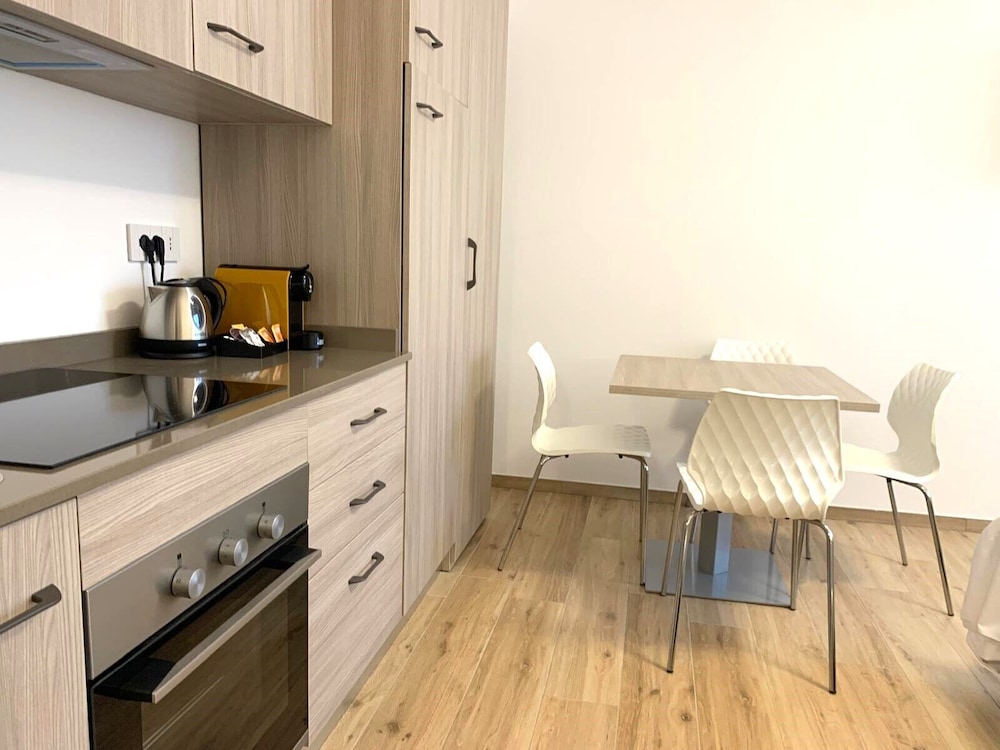 Bernina Suites -2min walk to Bernina Exp