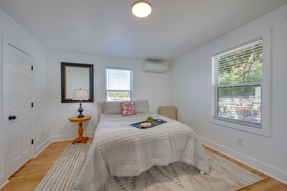 Walkable Milledgeville Cottage Near Andalusia Farm
