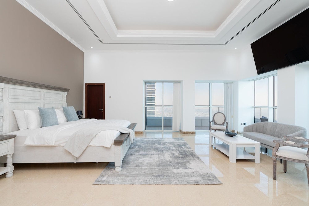 4BR Maid Penthouse w Pool and Jacuzzi