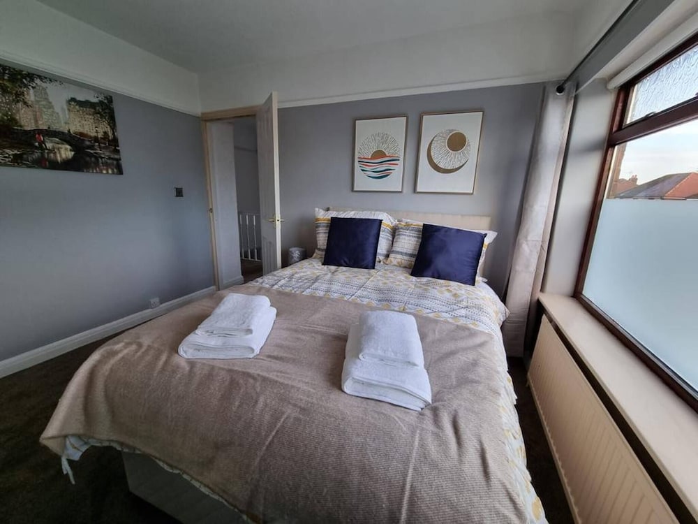 3 Bed Spacious House With Parking