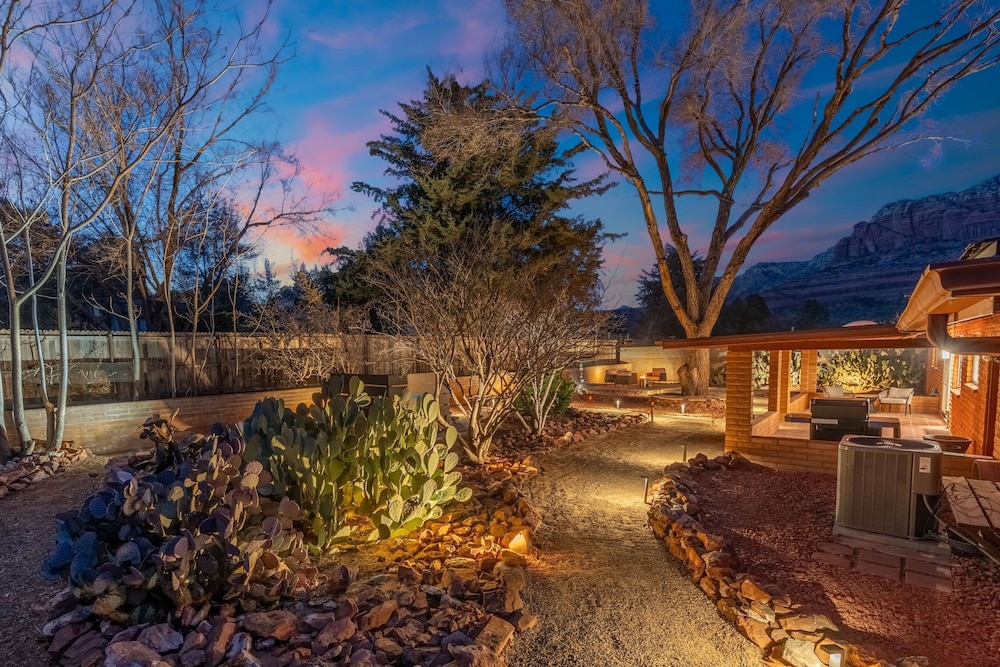 NEW Redrock Experience Views Firepit Hottub