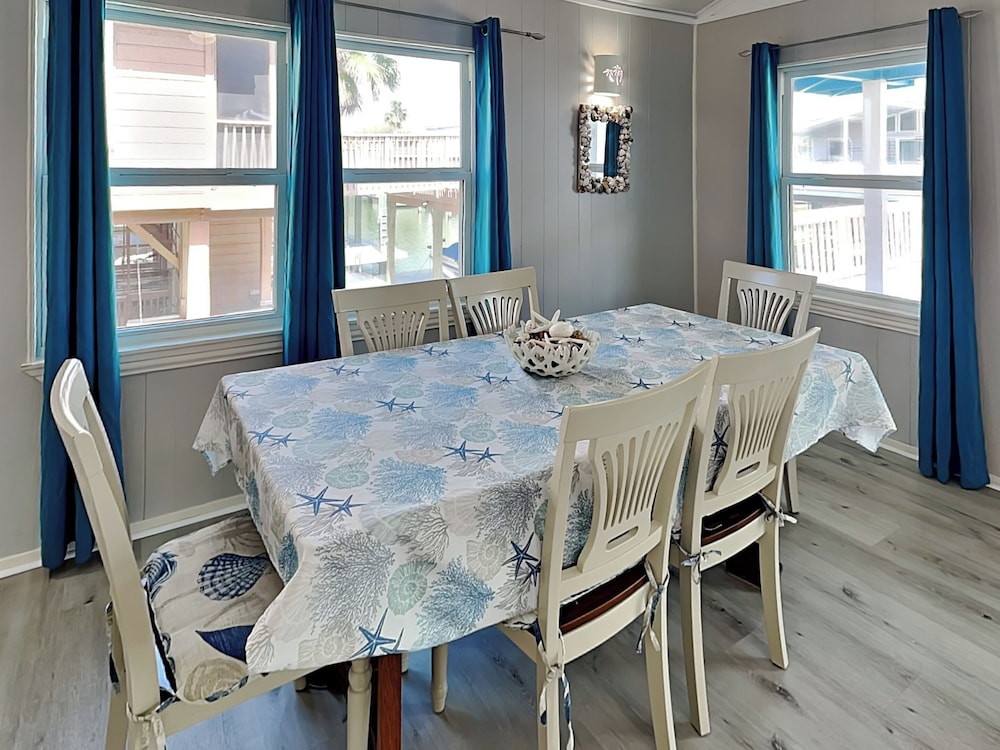 Bayview Cottage by Ryson Vacation Rentals