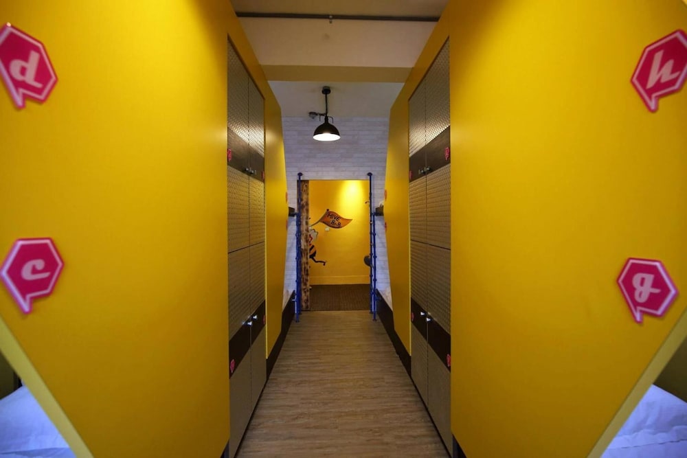 Hive Backpackers