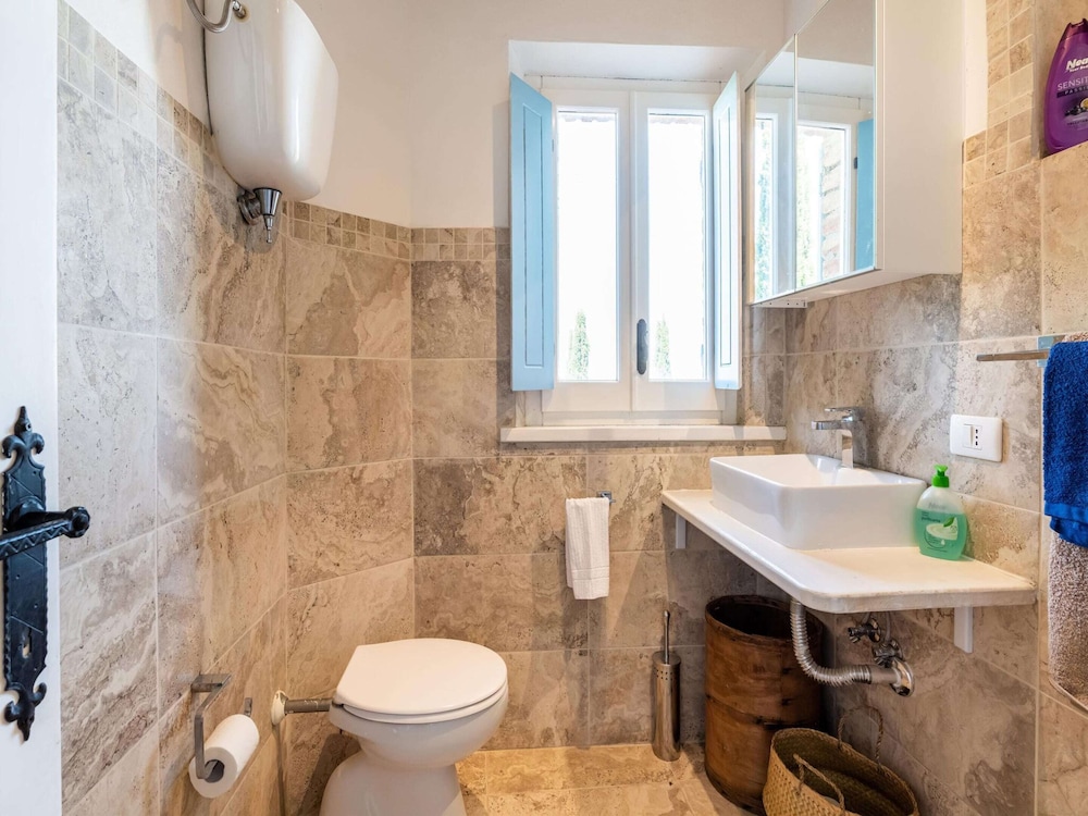 Pet-friendly Umbria Villa view 3