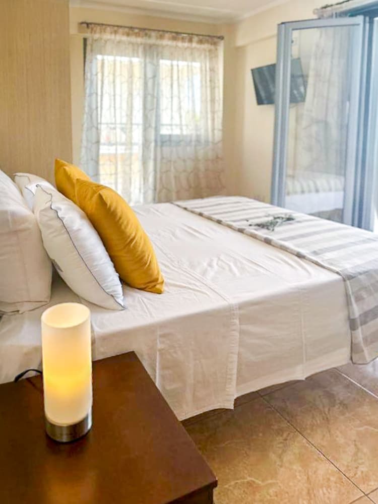Filiatra Cozy Central Gem With Balcony