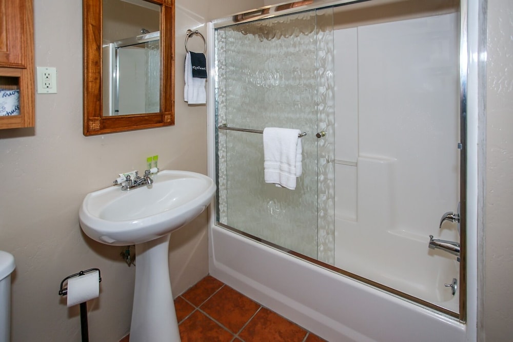 Bear Mountain Escape 2 Bedroom Apts by RedAwning
