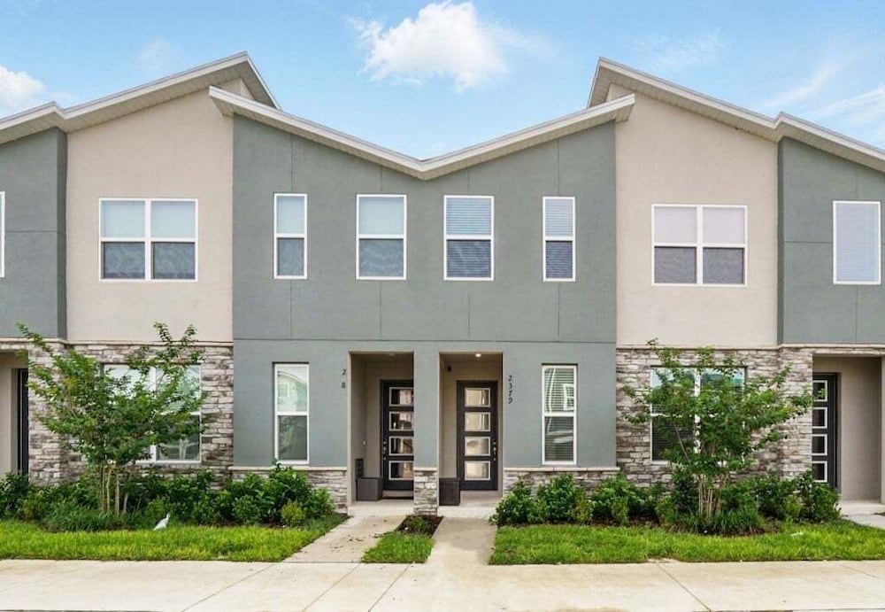 Beautiful Chic Radiance Home With Pool 5 Bedroom Townhouse