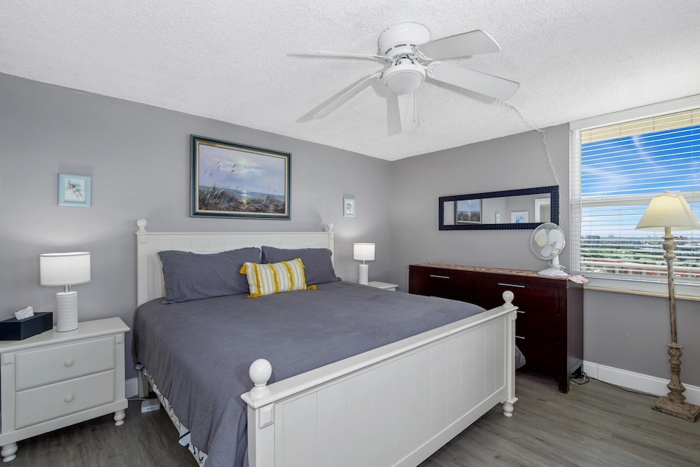 Estero Beach & Tennis Club-penthouse 3A