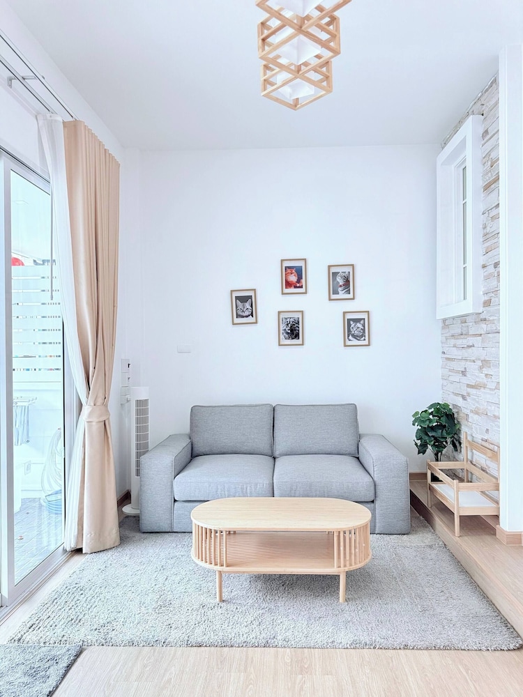 Minimalist Townhome Stay