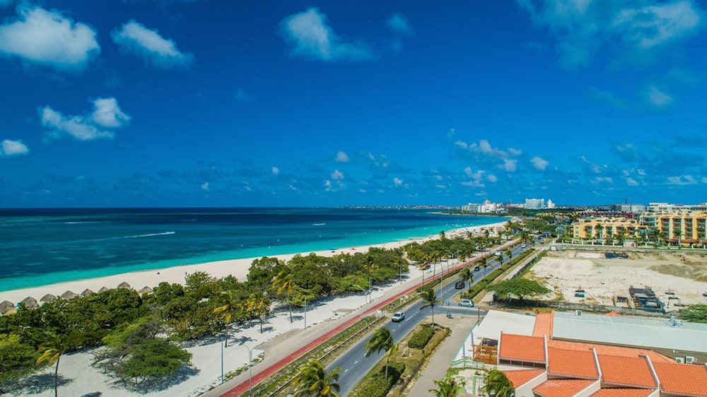Beachfront Luxury NEW 3br2 5BA Condo Eagle Beach