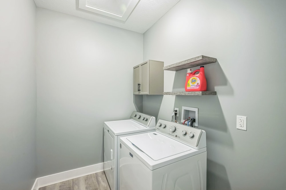Pet-friendly Getaway With Golf & Private Patio Retreat 4 Bedroom Home
