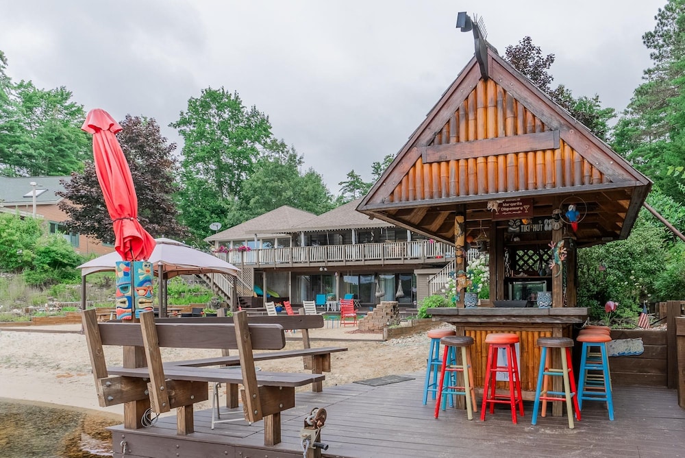 Lakehouse w Private Beach Bar Lg Deck Dock