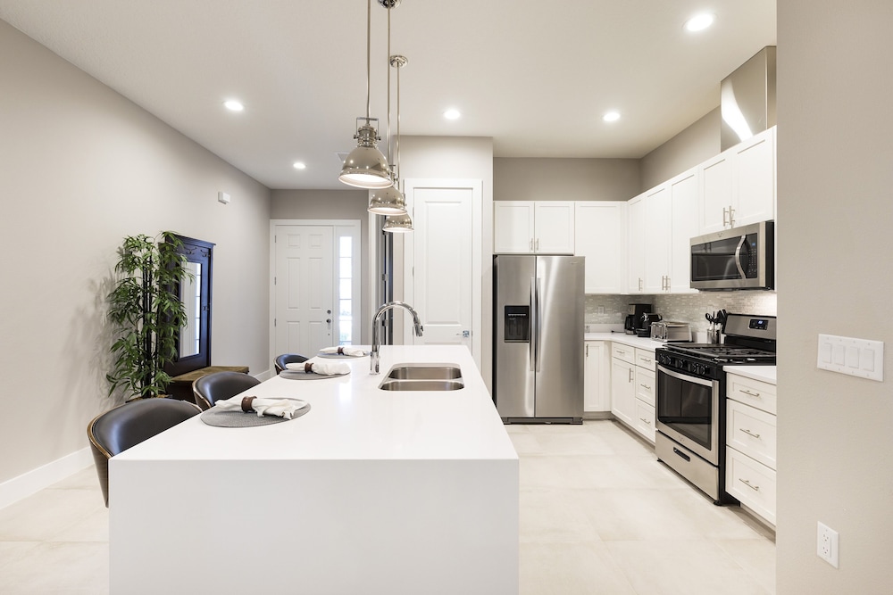 Summerville Vacation Homes by Columbia Management