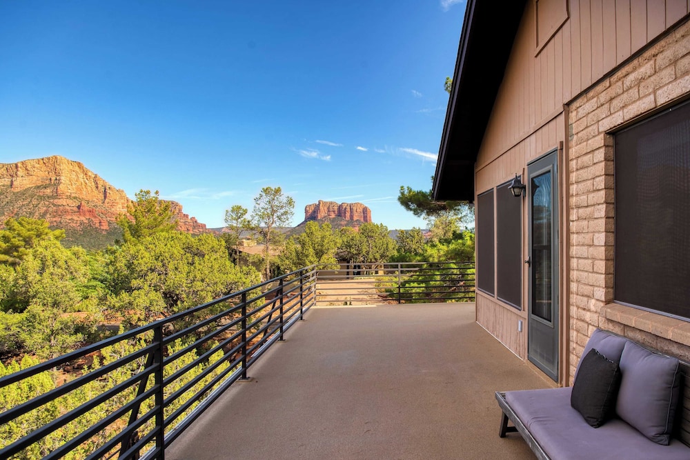 Mid-century Gem w/ Views, Hot Tub & Sunroom Lounge Red Rock Haven by Avantstay
