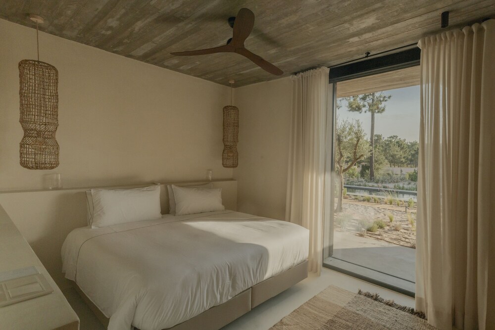 CL M Villa Retreat by Cadenzalux